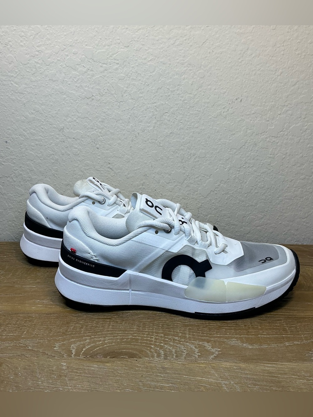 On THE ROGER Pro 2 Tennis Shoe White and Black Womens Size 7